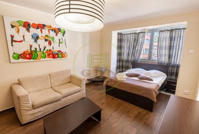 Apartament cu 2 camere semidecomandat, mobilat în Predeal