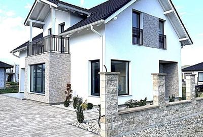 Casă cu 4 camere cu Teren 400 Mp în Central