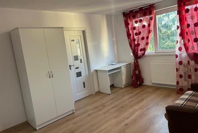 Apartament cu 2 camere semidecomandat în Micro 6