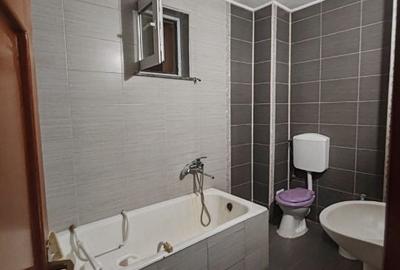 Casă cu 6 camere cu Teren 700 Mp în Valea Roșie - 1