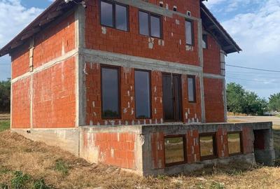 Casă cu 3 camere în Păușa