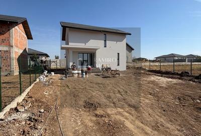 Casă individuală cu 4 camere cu Canalizare în Berceni