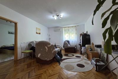 Apartament cu 3 camere semidecomandat în Luncă