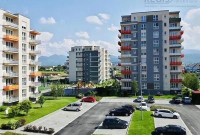 Apartament cu 2 camere decomandat în Tractorul