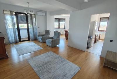 Apartament cu 3 camere decomandat în Moșilor