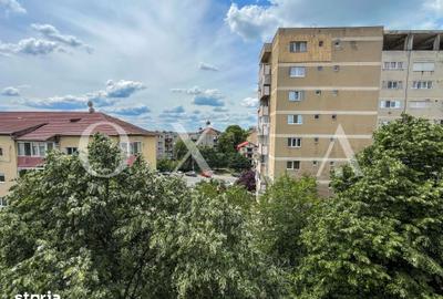 Apartament cu 3 camere decomandat în Est