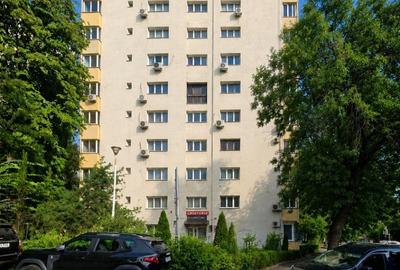 Apartament cu 4 camere decomandat în Tei