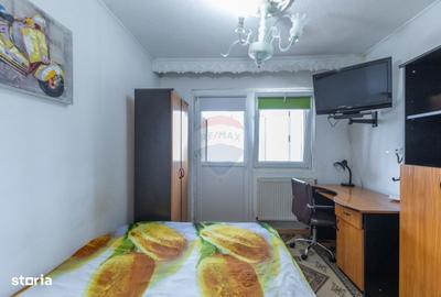 Apartament cu 3 camere decomandat, mobilat în Narcisa