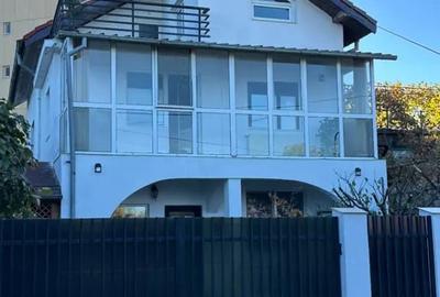 Casă cu 7 camere în Berceni - 1