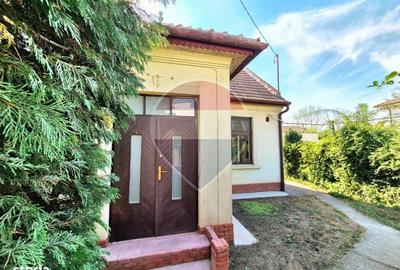 Casă cu 3 camere în Bârzești