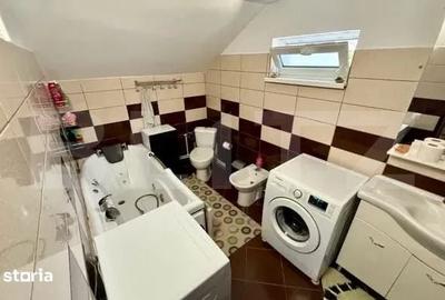 Casă cu 5 camere cu Teren 336 Mp în Șimnicu de Sus