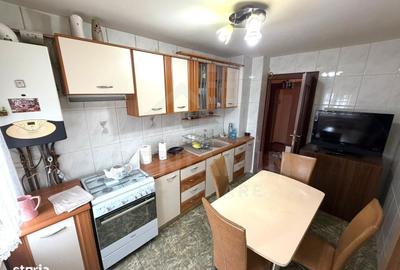 Apartament cu 4 camere decomandat în Central