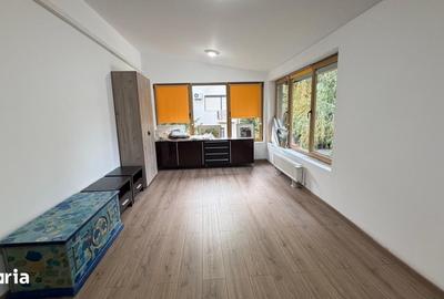 Casă cu 5 camere cu Teren 500 Mp în Central