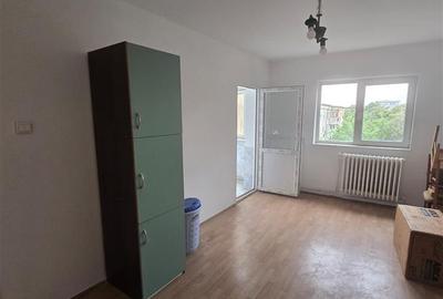 Apartament cu 2 camere decomandat în Galata
