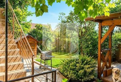 Casă individuală cu 8 camere cu Canalizare în Ghiroda