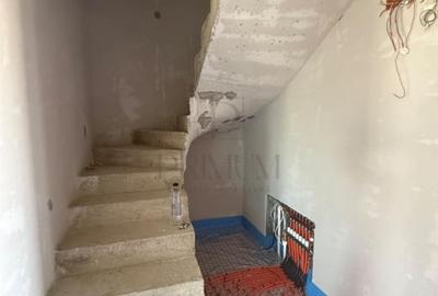 Casă cu 4 camere cu Teren 330 Mp în Moșnița Nouă