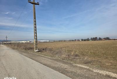 Teren de 16000 mp, în Tractorul