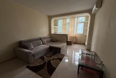 Apartament cu 3 camere semidecomandat, mobilat în Central