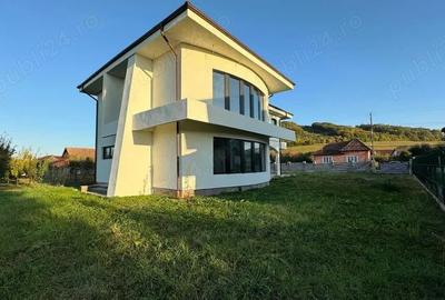 Casă cu 4 camere cu Teren 700 Mp în Central - 4