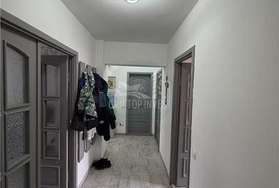 Apartament cu 3 camere decomandat în Terezian