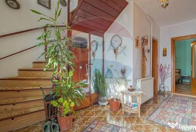 Casă cu 5 camere cu Teren 145 Mp în Dârste