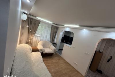 Apartament cu 3 camere în Podu Roș