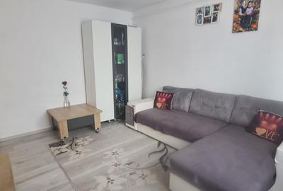 Apartament cu 3 camere decomandat, mobilat în Tractorul - 3