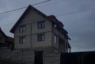 Casă cu Teren 1000 Mp în Albeni