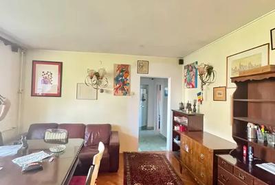 Apartament cu 3 camere semidecomandat, mobilat în Obor