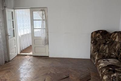 Casă cu 4 camere în Dumbrava