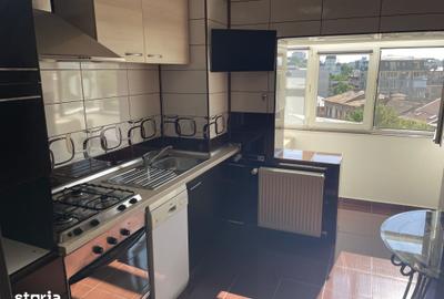 Apartament cu 3 camere decomandat în Centrul Civic