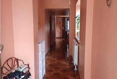 Casă individuală cu 3 camere cu Canalizare în Rahova