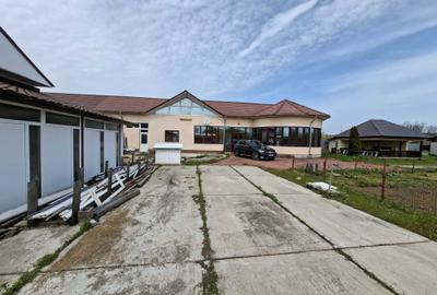 Spațiu comercial, de 520 mp, în Central - 4