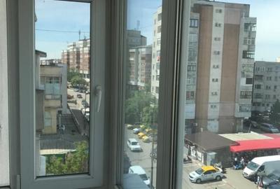Apartament cu 4 camere decomandat în Roșiori de Vede