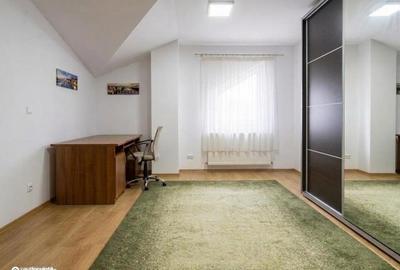 Casă individuală cu 6 camere cu Canalizare în Central - 7