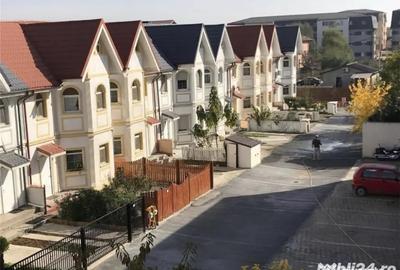 Casă cu 4 camere cu Teren 400 Mp în Central - 1
