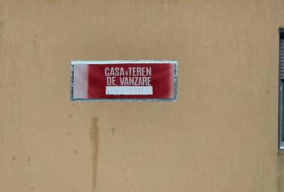 Casă cu 3 camere cu Teren 3300 Mp în Central - 1