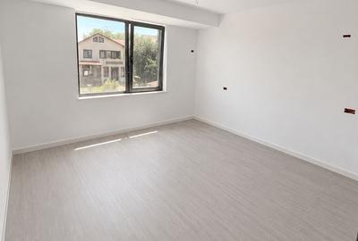 Casă cu 9 camere cu Teren 660 Mp în Domnești - 5