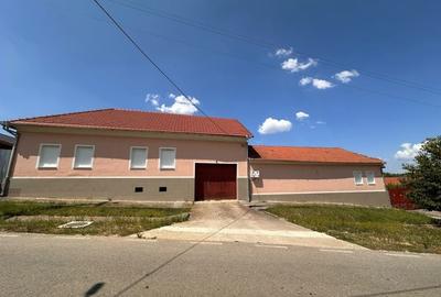 Casă cu 4 camere în Zorlențu Mare