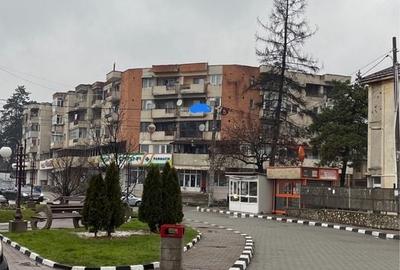 Apartament cu 2 camere decomandat în Strehaia