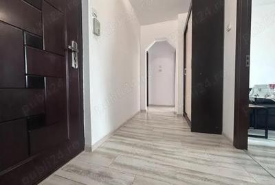 Apartament cu 2 camere decomandat în Micro 4