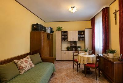 Casă cu 3 camere cu Canalizare în Central - 2