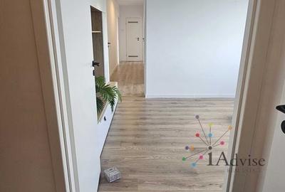 Apartament cu 4 camere semidecomandat în Calea București