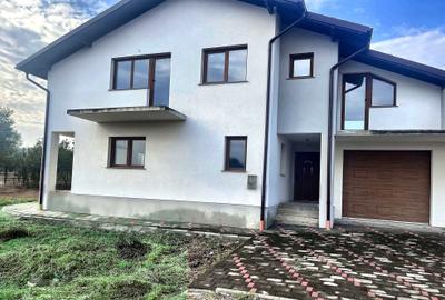 Casă cu 4 camere în Sântuhalm