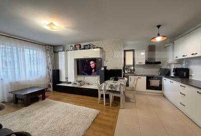 Apartament cu 3 camere decomandat, mobilat în Tractorul