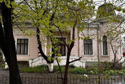 Casă individuală cu 6 camere cu Teren 300 Mp în Central - 1