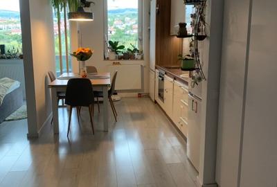 Apartament cu 2 camere semidecomandat, mobilat în Borhanci