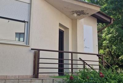 Casă cu 10 camere cu Teren 402 Mp în Tei - 2