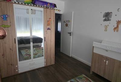 Apartament cu 3 camere decomandat în Exterior Vest