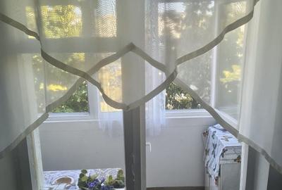Apartament cu 3 camere decomandat în Nicolina